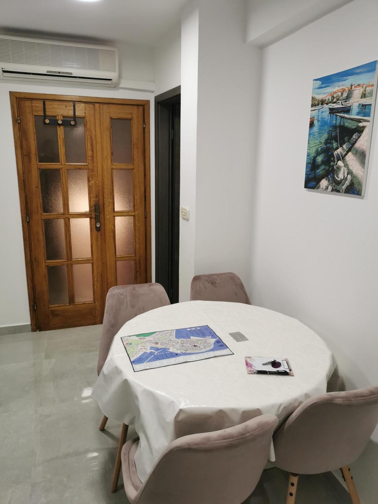 M & J Central Suites Korcula Town Room photo